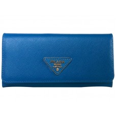 Portafoglio Prada in pelle Saffiano con logo triangolare blu