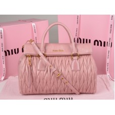 Borsa a mano con cerniera in pelle matelassé smaltata Miu Miu rosa