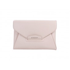 Givenchy Antigona Envelope Clutch in pelle martellata color crema
