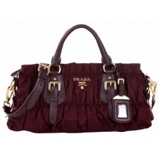 Borsa con manico superiore in tessuto Gaufre di Prada in nylon bordeaux