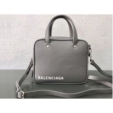 Borsa Balenciaga Triangle Square Xs grigia 513995c8k021001