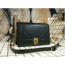Borsa Dior Diorama in pelle di vitello con hardware color oro invecchiato, nera d1771