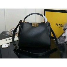 Borsa Fendi Peekaboo Essential in pelle di vitello nera