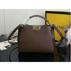 Borsa Fendi Peekaboo Essential in pelle di vitello marrone scuro