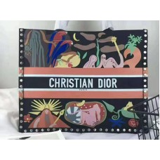Borsa Dior Earth in pelle di vitello scamosciata dipinta a mano, nera
