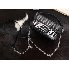 Borsa Baguette piccola Fendi in PU nera