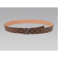 Cintura Damier con iniziale Louis Vuitton e fibbia nera e argento
