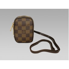Custodia Louis Vuitton Damier Okapi Pm