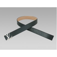 Cintura in pelle nera con iniziali Louis Vuitton e fibbia argentata