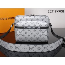 Louis Vuitton Messenger PM Monogram Altro Argento m43827