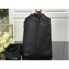 Borsa a tracolla Louis Vuitton Monogram Shadow Chalk nera m90472